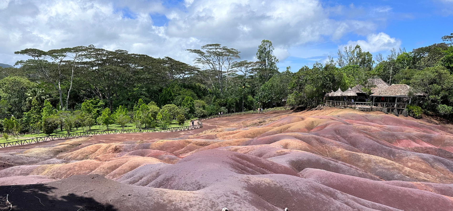Kolorowa-ziemia-na-mauritiusie